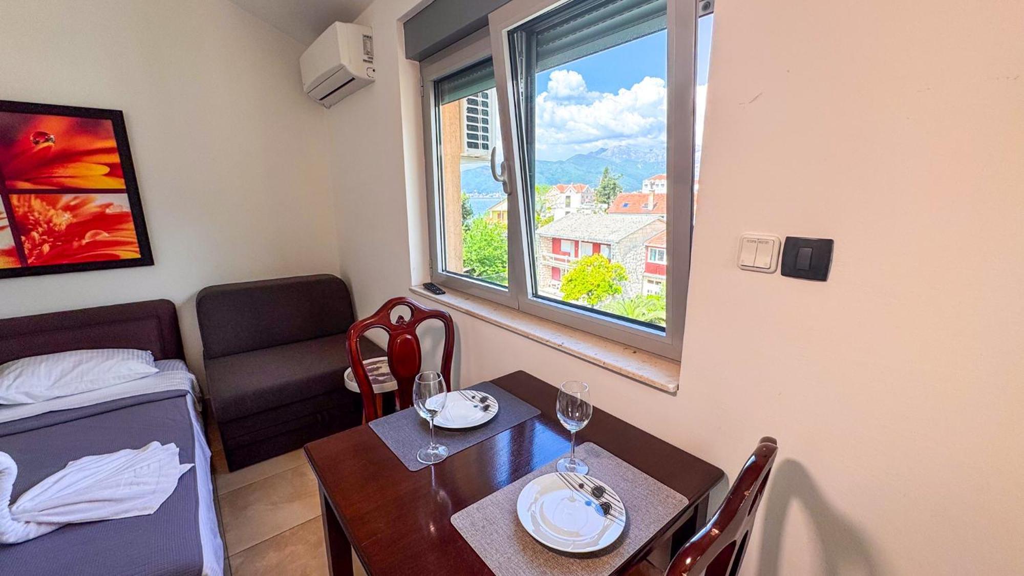Qumi Apartments Tivat Zewnętrze zdjęcie