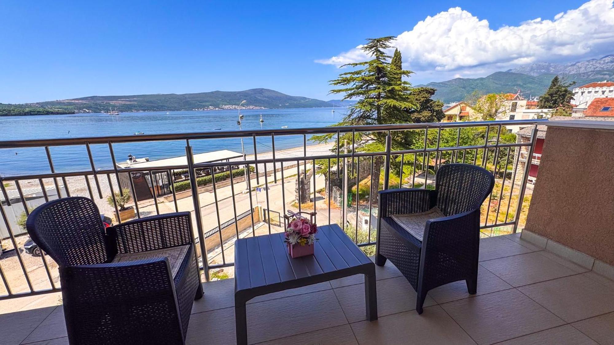 Qumi Apartments Tivat Zewnętrze zdjęcie