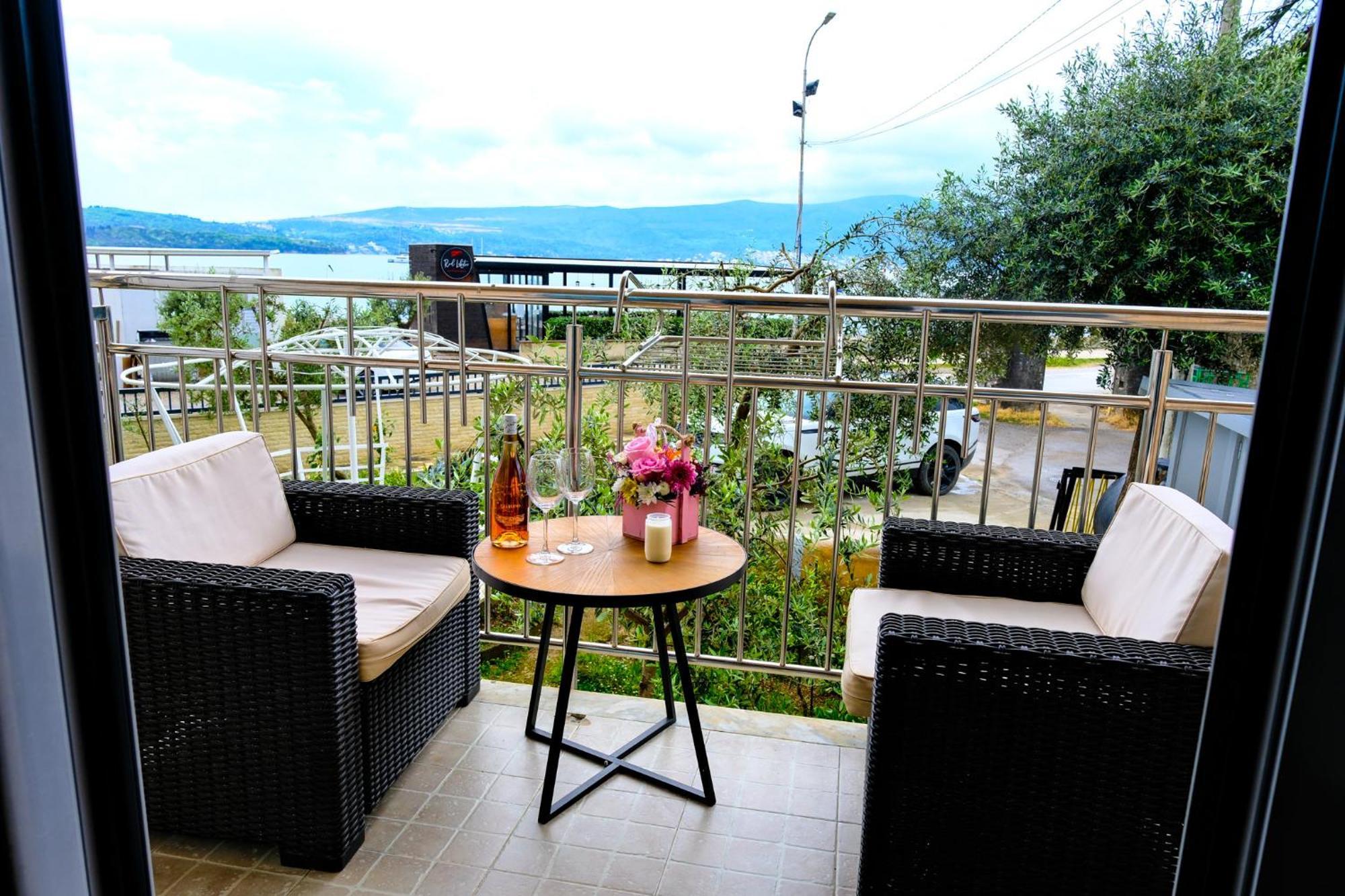 Qumi Apartments Tivat Zewnętrze zdjęcie