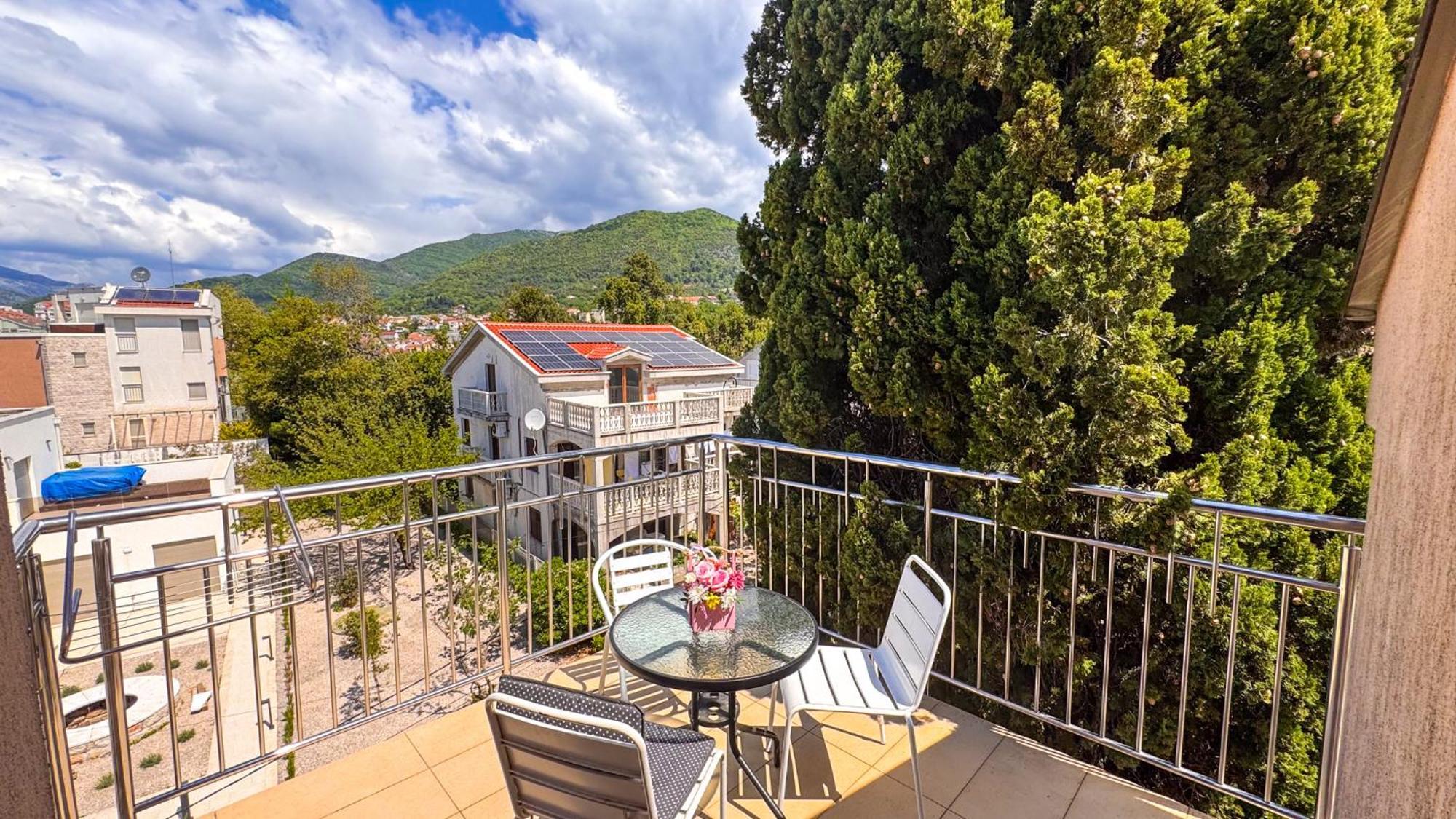 Qumi Apartments Tivat Zewnętrze zdjęcie