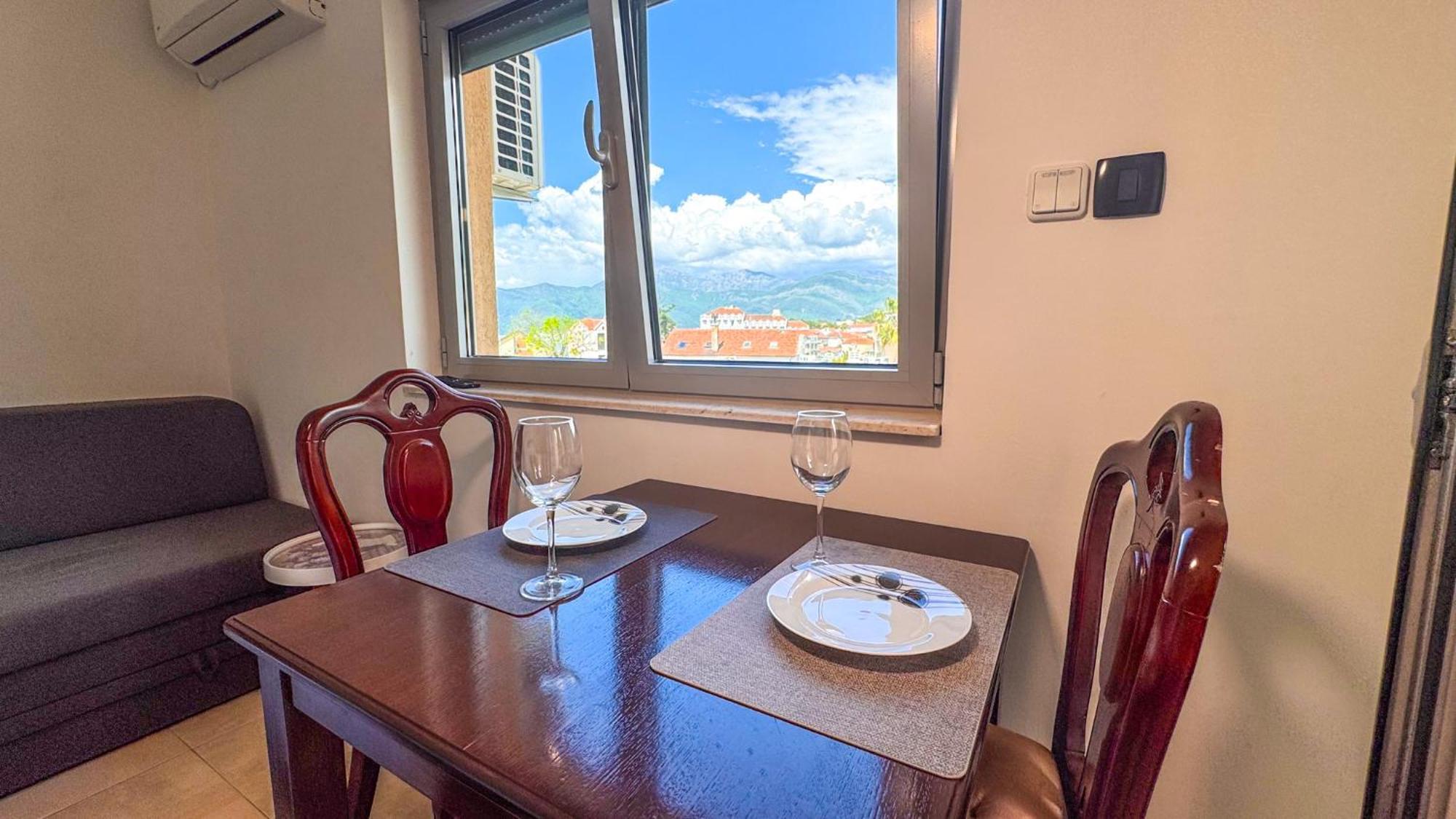 Qumi Apartments Tivat Zewnętrze zdjęcie